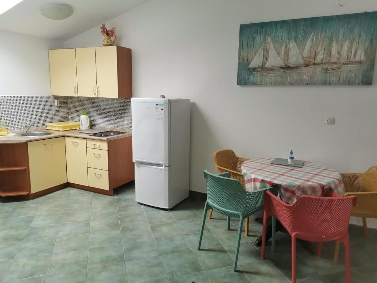 Apartments Aleksandra Раб Екстериор снимка