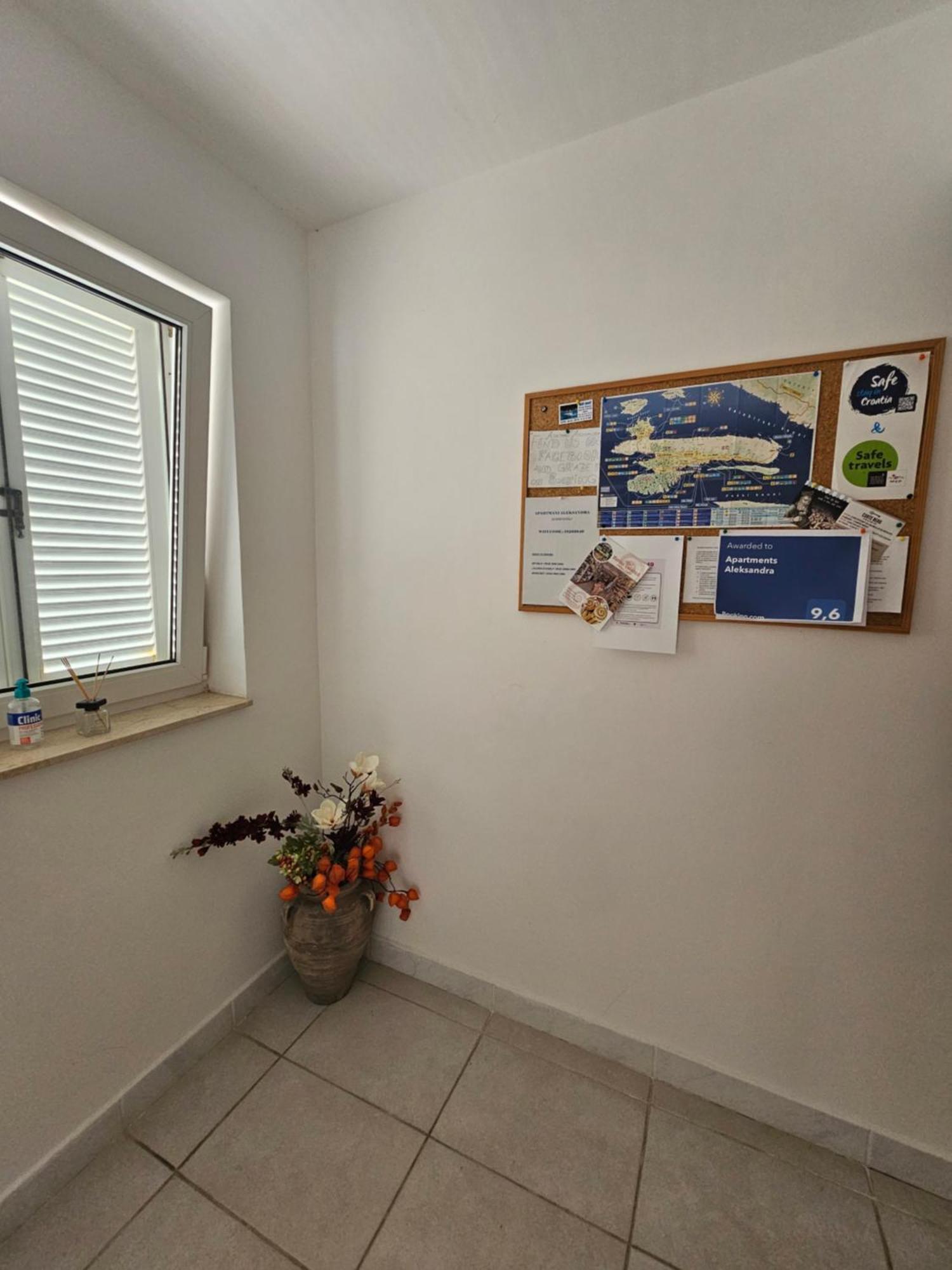 Apartments Aleksandra Раб Екстериор снимка