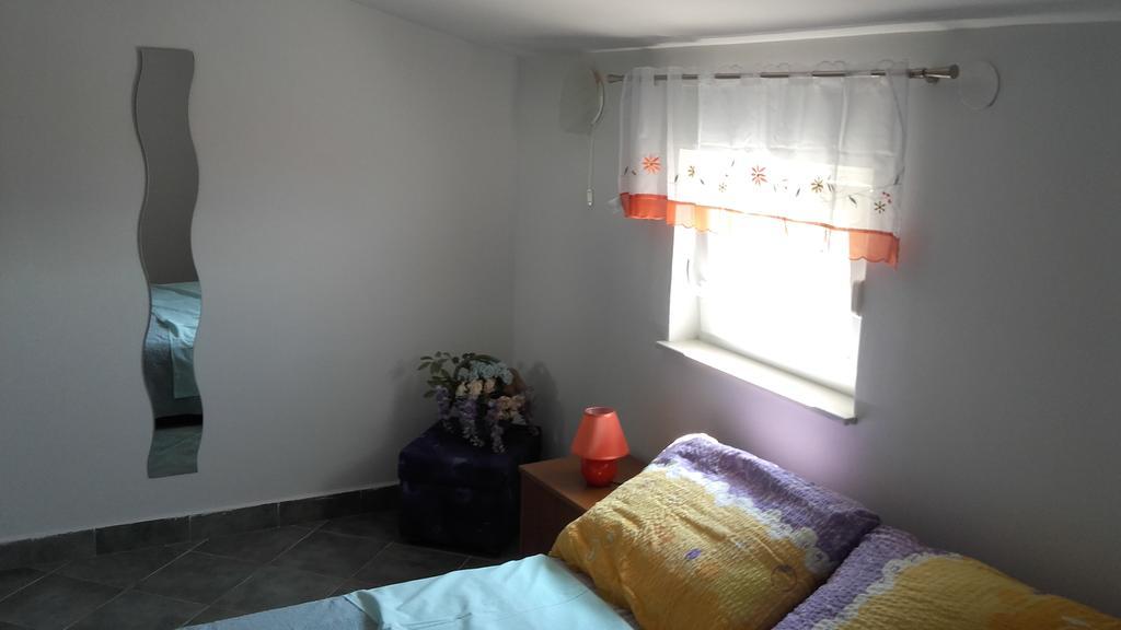 Apartments Aleksandra Раб Екстериор снимка