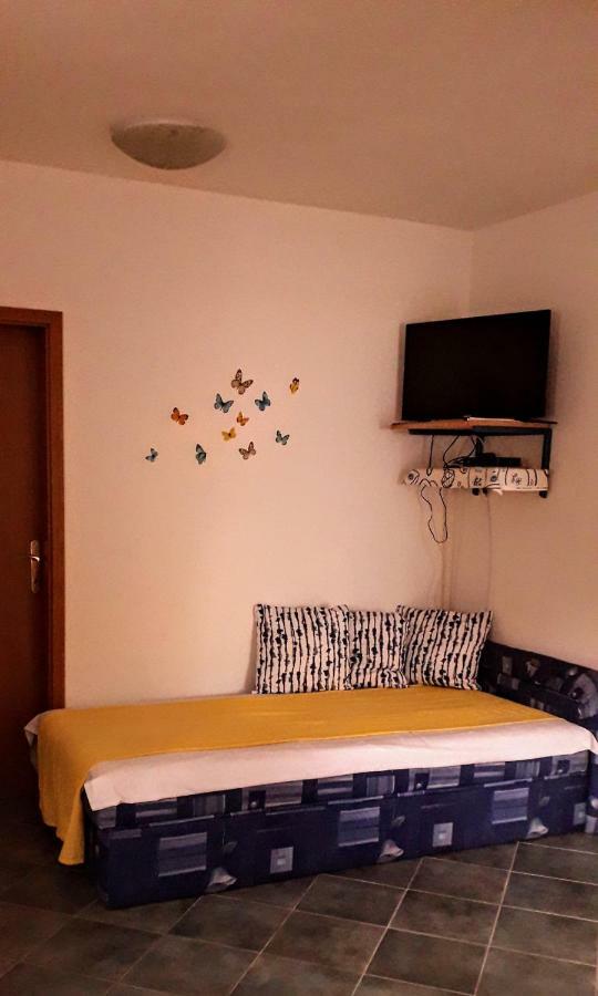 Apartments Aleksandra Раб Екстериор снимка